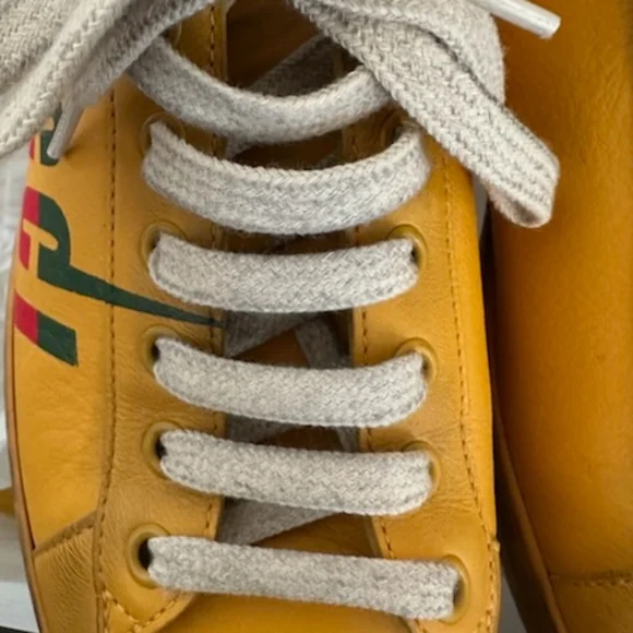 Men's Gucci shoes - Picture 2 of 5